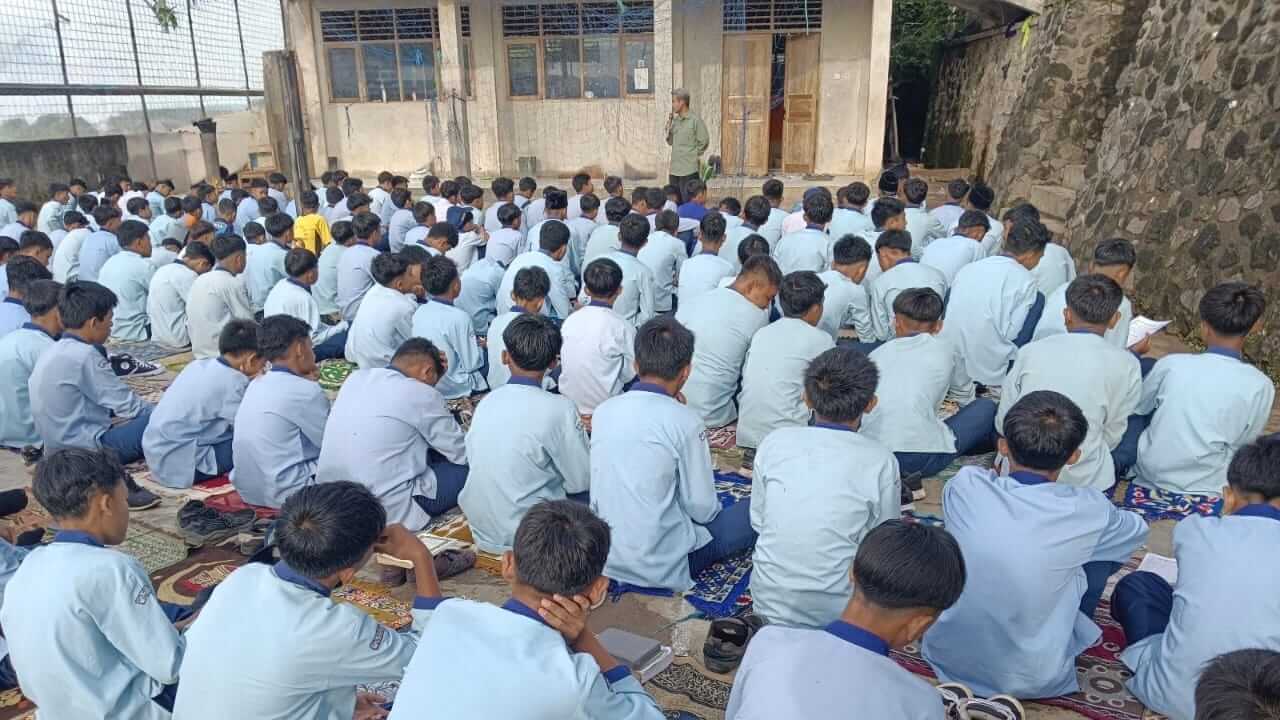 Kepala MTsN 6 Sumedang Berikan Pembinaan Siswa Di Awal Semester Genap